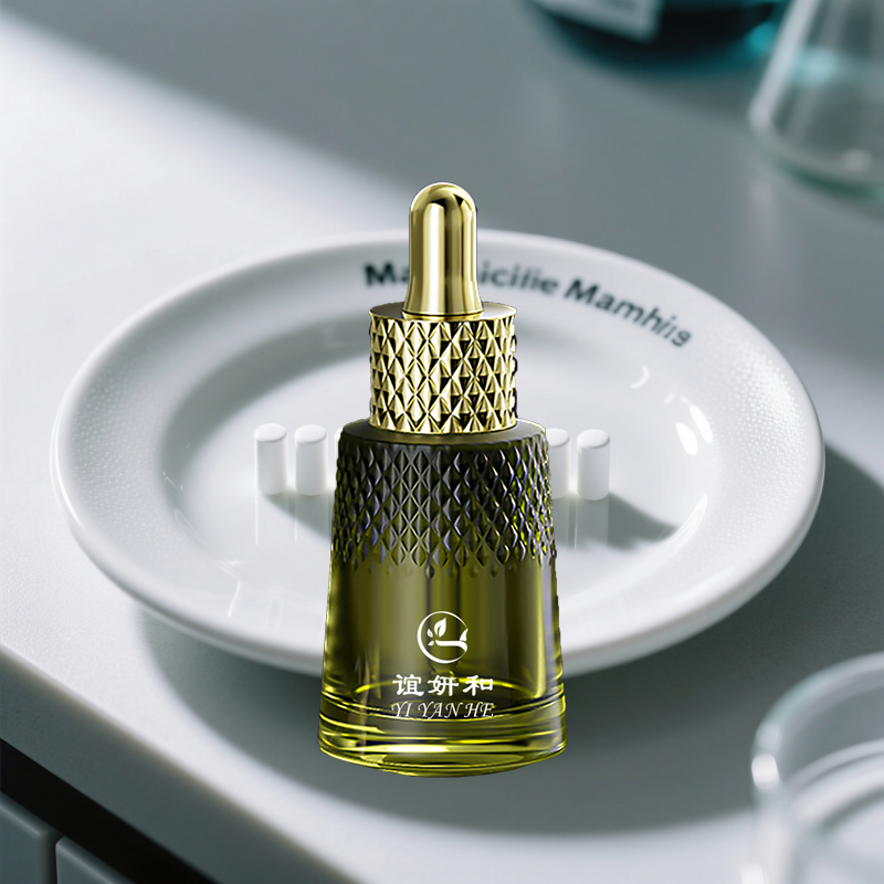 美白祛斑分解液蕴含烟酰胺、α-熊果苷、欧洲越桔、甘蔗、酸橙、柠檬、粉防己、糖槭、燕麦等多种提取精粹,焕白新生、斑点无踪;改善暗沉、色斑、肤色不均、专为亚洲肌肤研发、融合多重美白活性成分、深入肌底精准瓦解黑色素、有效淡化晒斑、痘印、黄褐斑、让肌肤由内而外透出自然亮白、独特“分解+代谢”双效科技、不仅快速击退已有色斑、更能加速皮肤新陈代谢、促进老化角质更新、防止色素沉淀反复生成、持续使用、肌肤更细腻光滑、焕发健康光泽、轻盈水感质地、瞬间吸收不黏腻、温和亲肤、敏感肌亦可安心使用、早晚两滴、轻轻按摩、见证斑点悄然隐退、肤色匀净如初、28天测试显示、93\\%使用者肤色明显提亮、色斑面积减少达67\\%、美白不只是遮盖、更是从源头逆转暗沉、告别斑驳、迎接无瑕透亮肌、、让每寸肌肤都呼吸着光采、;美白祛斑分解液OEM代工厂家提供美白祛斑分解液OEM代加工